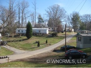 6 Cedar Bend Ln in Clyde, NC - Building Photo