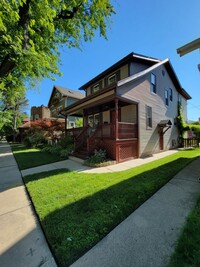 5245 N Leamington Ave in Chicago, IL - Foto de edificio - Building Photo