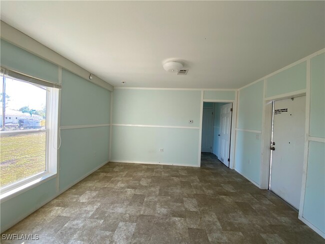 8086 Heck Dr in North Fort Myers, FL - Building Photo - Building Photo