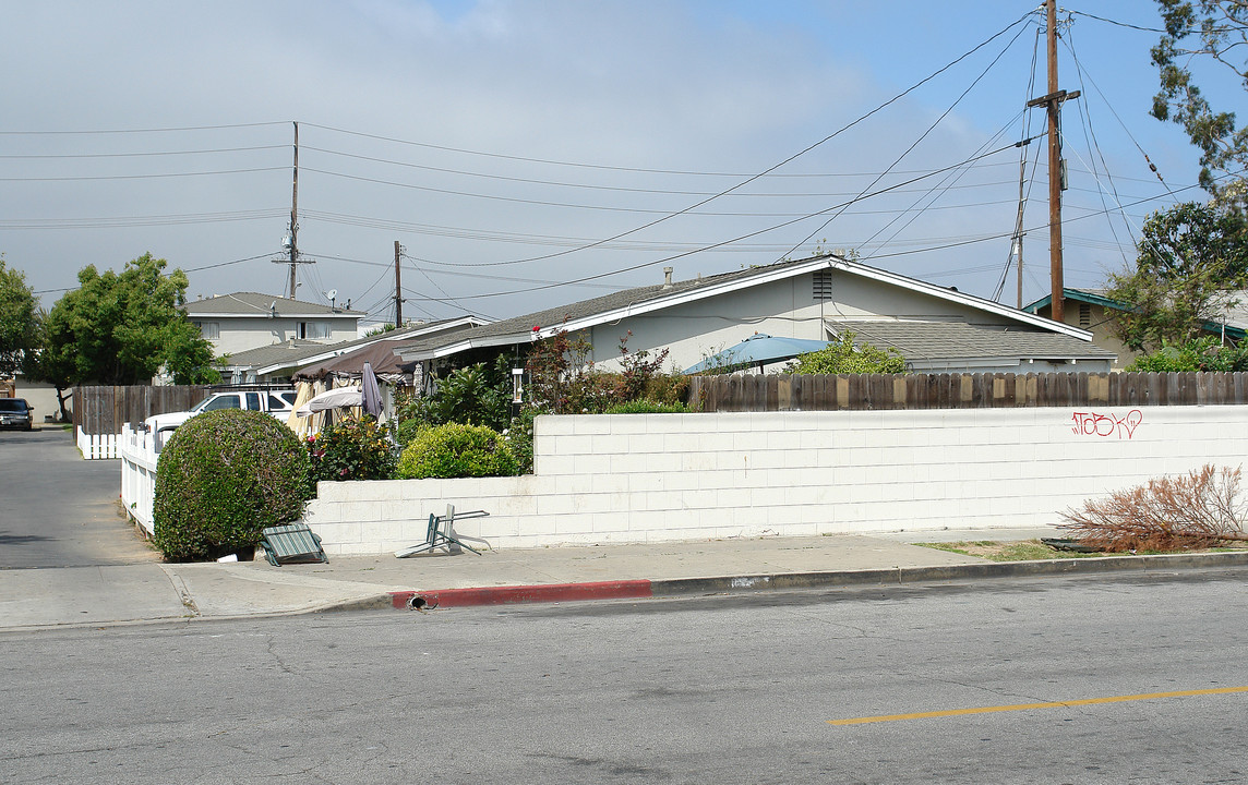 1971 Wallace Ave in Costa Mesa, CA - Building Photo