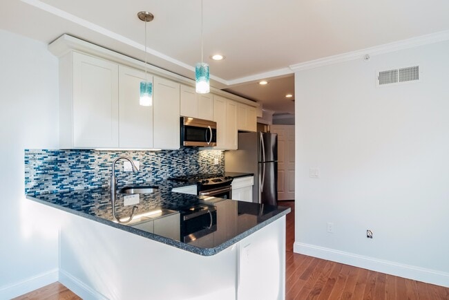 95 Maverick St, Unit 3 in Boston, MA - Building Photo - Building Photo