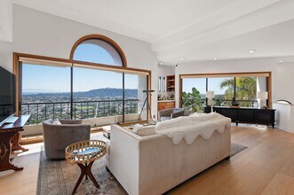 60 Loma Media Rd in Santa Barbara, CA - Building Photo - Building Photo