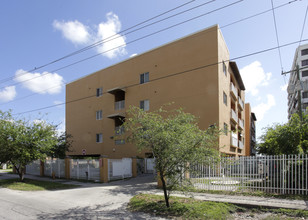 1300 NE 109th St in Miami, FL - Building Photo - Building Photo