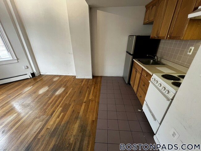 61 S Huntington Ave in Boston, MA - Building Photo - Building Photo