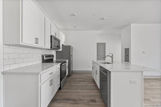 75 Forester Ave, Unit 118 in Warwick, NY - Building Photo - Building Photo