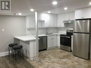 18 Cortese Terrace in Vaughan, ON - Building Photo - Building Photo