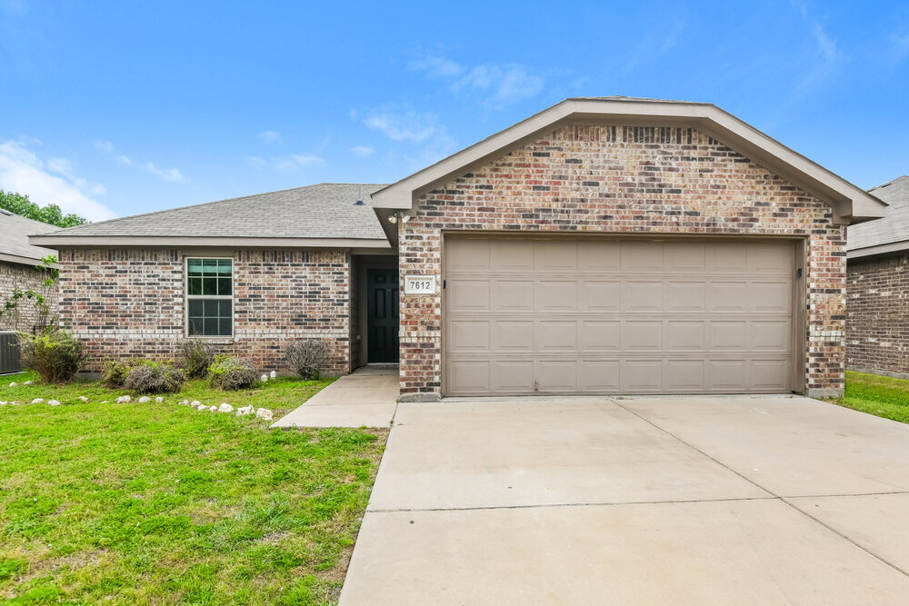 7612 Hollow Point Dr in Fort Worth, TX - Building Photo