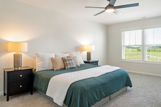 470 Wheatfield Rd in Fletcher, NC - Foto de edificio - Building Photo