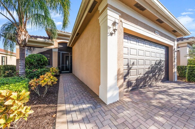 11652 Meadowrun Cir in Ft. Myers, FL - Building Photo - Building Photo