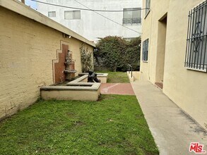 121 N Swall Dr in Beverly Hills, CA - Building Photo - Building Photo