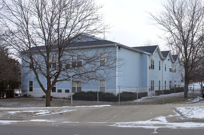 Elmdale Apartments in Grand Rapids, MI - Building Photo - Building Photo