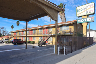 Micasa Apartments in Sylmar, CA - Building Photo - Primary Photo