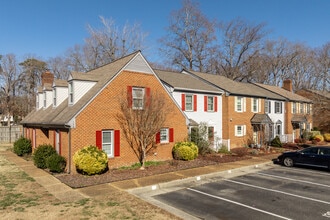 Stratford Manor in Newport News, VA - Building Photo - Building Photo