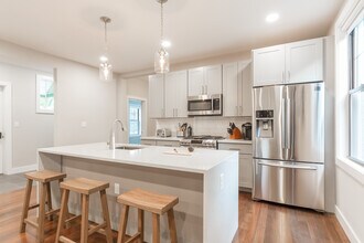 65 Beech Glen St, Unit 2 in Boston, MA - Building Photo - Building Photo