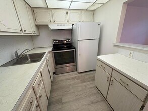 151 Canterbury E in West Palm Beach, FL - Foto de edificio - Building Photo