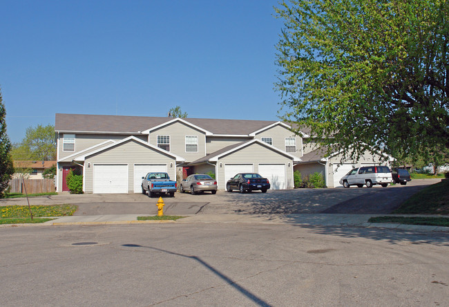 249-259 Orth Dr in New Carlisle, OH - Building Photo - Building Photo