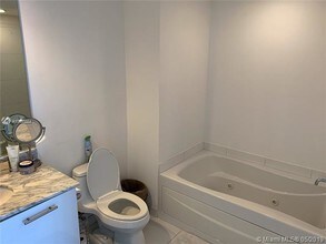 500 Brickell Ave-Unit -1206 in Miami, FL - Building Photo - Building Photo