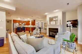 1529 N Mohawk St in Chicago, IL - Building Photo - Building Photo