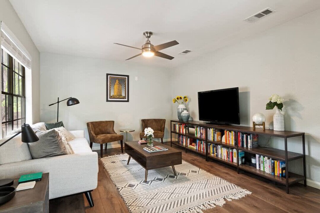 802 Ramble Ln in Austin, TX - Building Photo