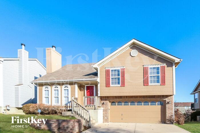 11031 N McKinley Ave in Kansas City, MO - Foto de edificio