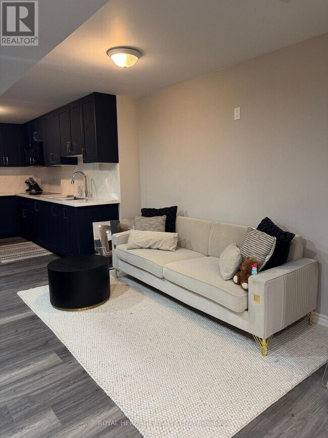 105 Van Scott Dr in Brampton, ON - Building Photo - Building Photo