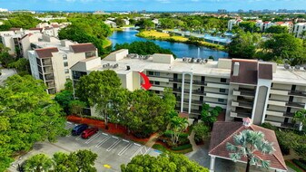1915 Lavers Cir in Delray Beach, FL - Building Photo