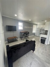 2240 Simms St-Unit -4 in Hollywood, FL - Building Photo - Building Photo