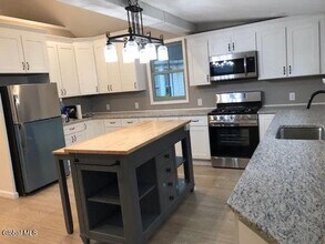 122 N Ferry St in Schenectady, NY - Building Photo - Building Photo