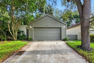 4404 Oak Harbor Dr in Tampa, FL - Building Photo