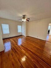 8 Elm St, Unit 1 in Stoneham, MA - Foto de edificio - Building Photo