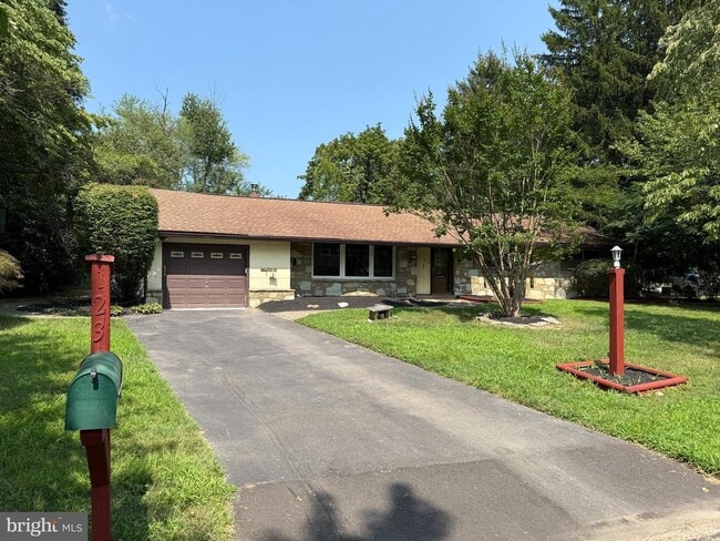 123 Pearl Dr in Southampton, PA - Building Photo - Building Photo