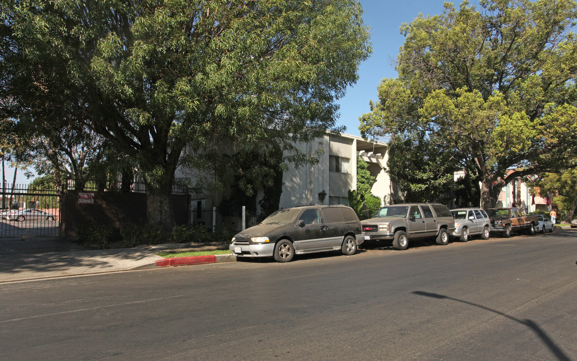 Chateau Langdon Apartments in Van Nuys, CA - Building Photo