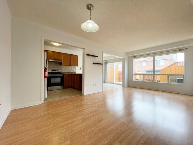 8828 Sheppard Av E in Toronto, ON - Building Photo - Building Photo