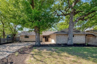 2117 Gaston Pl Dr in Austin, TX - Building Photo