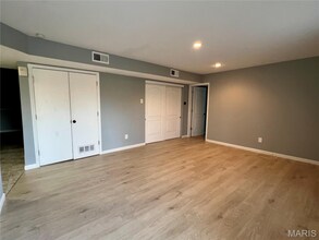 6990 Colonial Woods Dr in St. Louis, MO - Building Photo - Building Photo