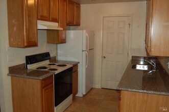 27 S 3rd St, Unit 6 in Rio Vista, CA - Building Photo - Building Photo