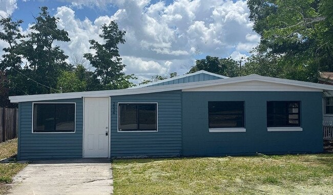 property at 2554 Palm Dr NE