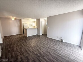 2981 Juniper Hills Blvd in Las Vegas, NV - Building Photo - Building Photo