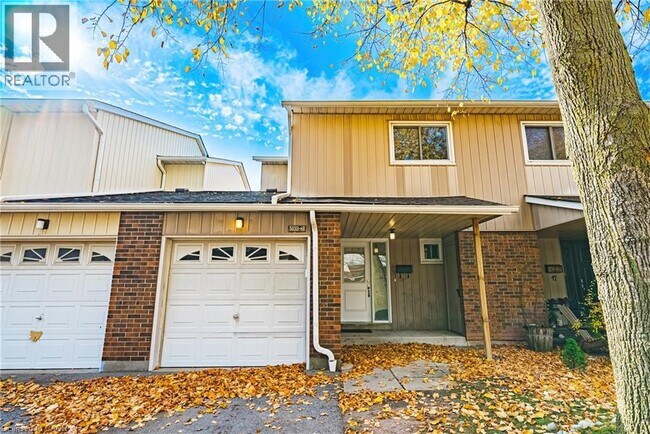 5033 Pinedale Ave in Burlington, ON - Building Photo - Building Photo