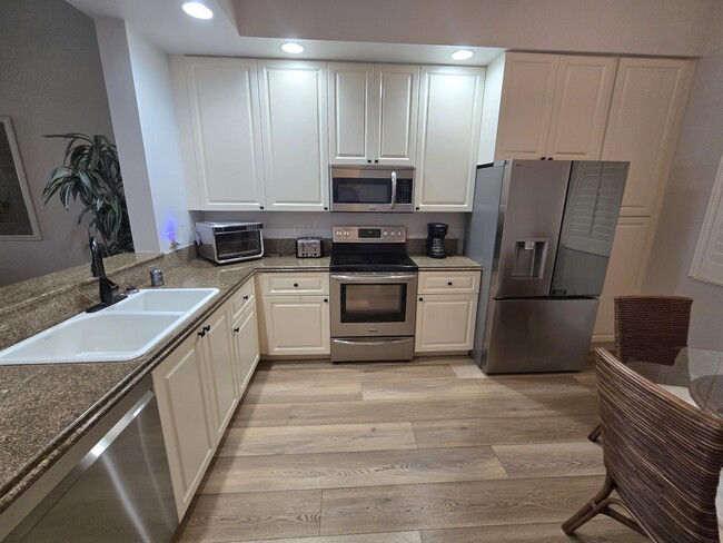 22 Harbour Isle Dr W in Fort Pierce, FL - Building Photo - Building Photo