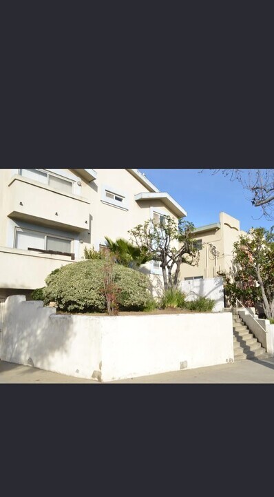 335 E Plymouth St, Unit 5 in Inglewood, CA - Building Photo