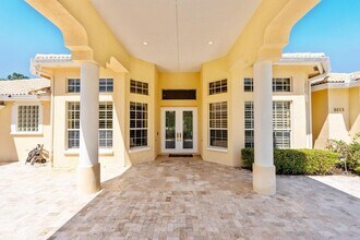 8668 Marlamoor Ln in Palm Beach Gardens, FL - Building Photo - Building Photo