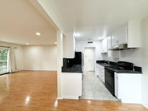 3407 Huxley St, Unit 17 in Los Angeles, CA - Building Photo - Building Photo