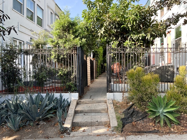 234 Columbia Pl, Unit 2nd Floor in Los Angeles, CA - Foto de edificio - Building Photo