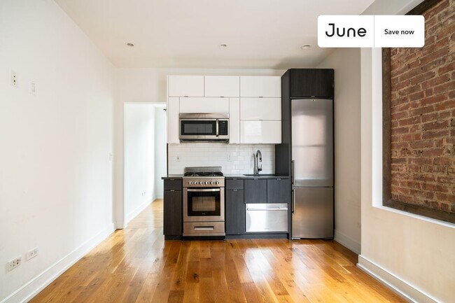 95 E 7 St in New York, NY - Building Photo - Building Photo