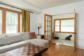 2401 3rd st NE Apt 2, Unit 1 in Minneapolis, MN - Building Photo - Building Photo