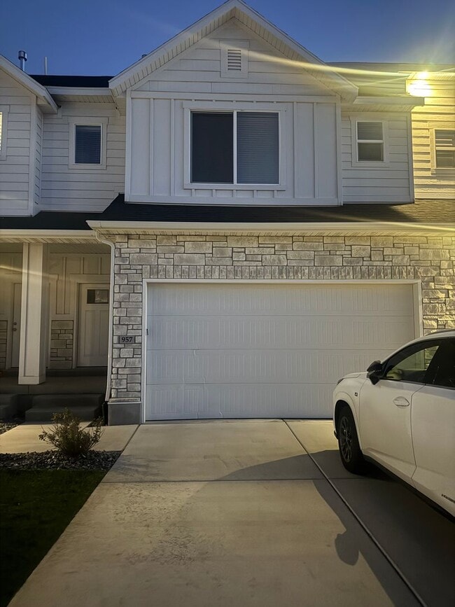 property at 957 Shadow Brk Ln