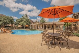 The Villages at Lost Creek in San Antonio, TX - Building Photo