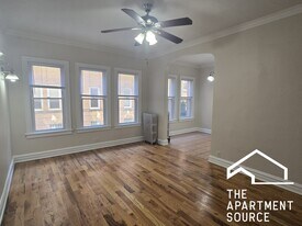 4935 N Whipple St, Unit 1W in Chicago, IL - Building Photo