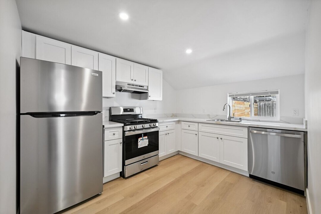 2291 Guerneville Rd in Santa Rosa, CA - Building Photo